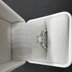 天然ダイヤモンド1.01ct Au750（つくよみ）