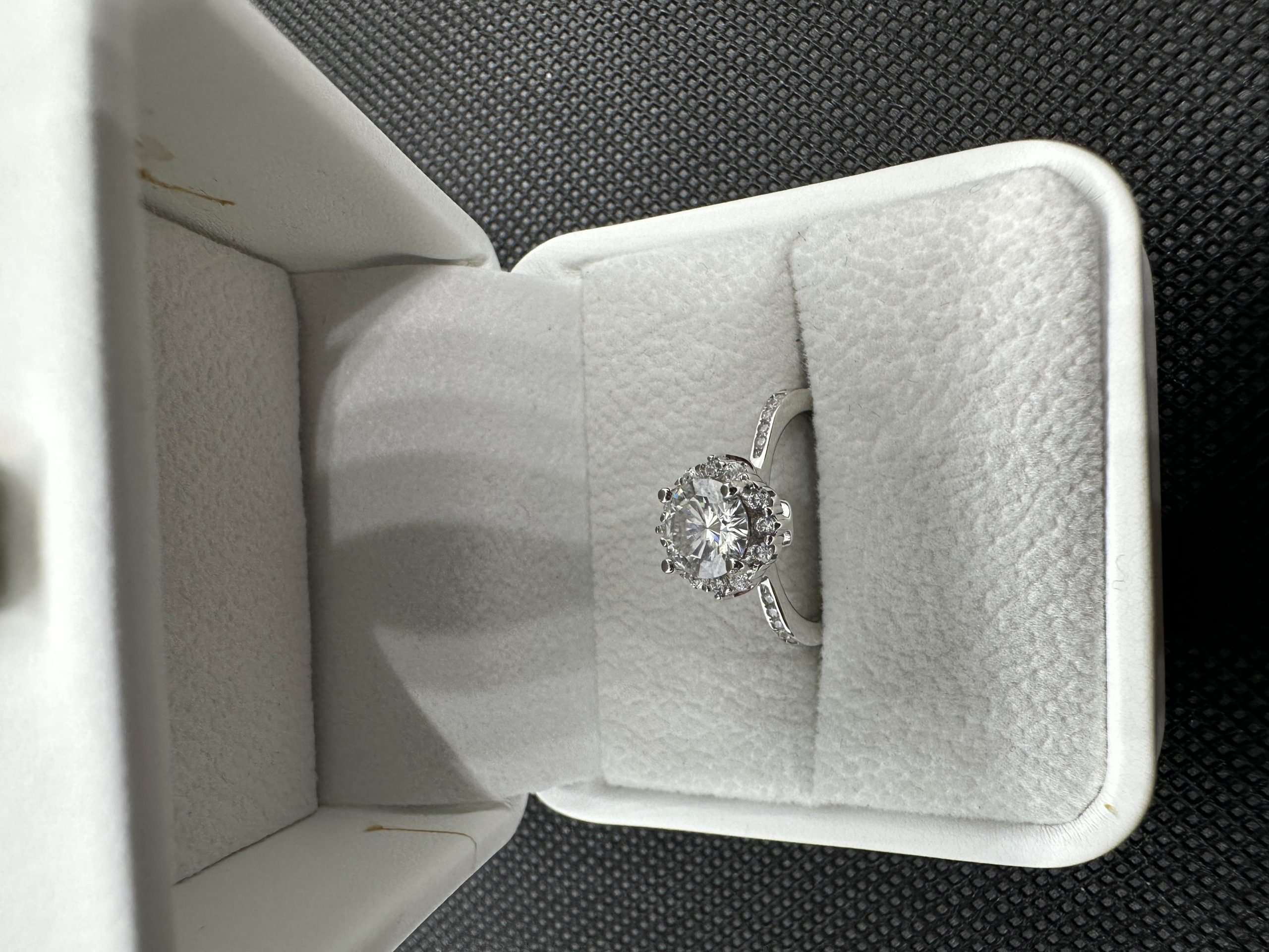 天然ダイヤモンド1.01ct Au750（せいぼせい）