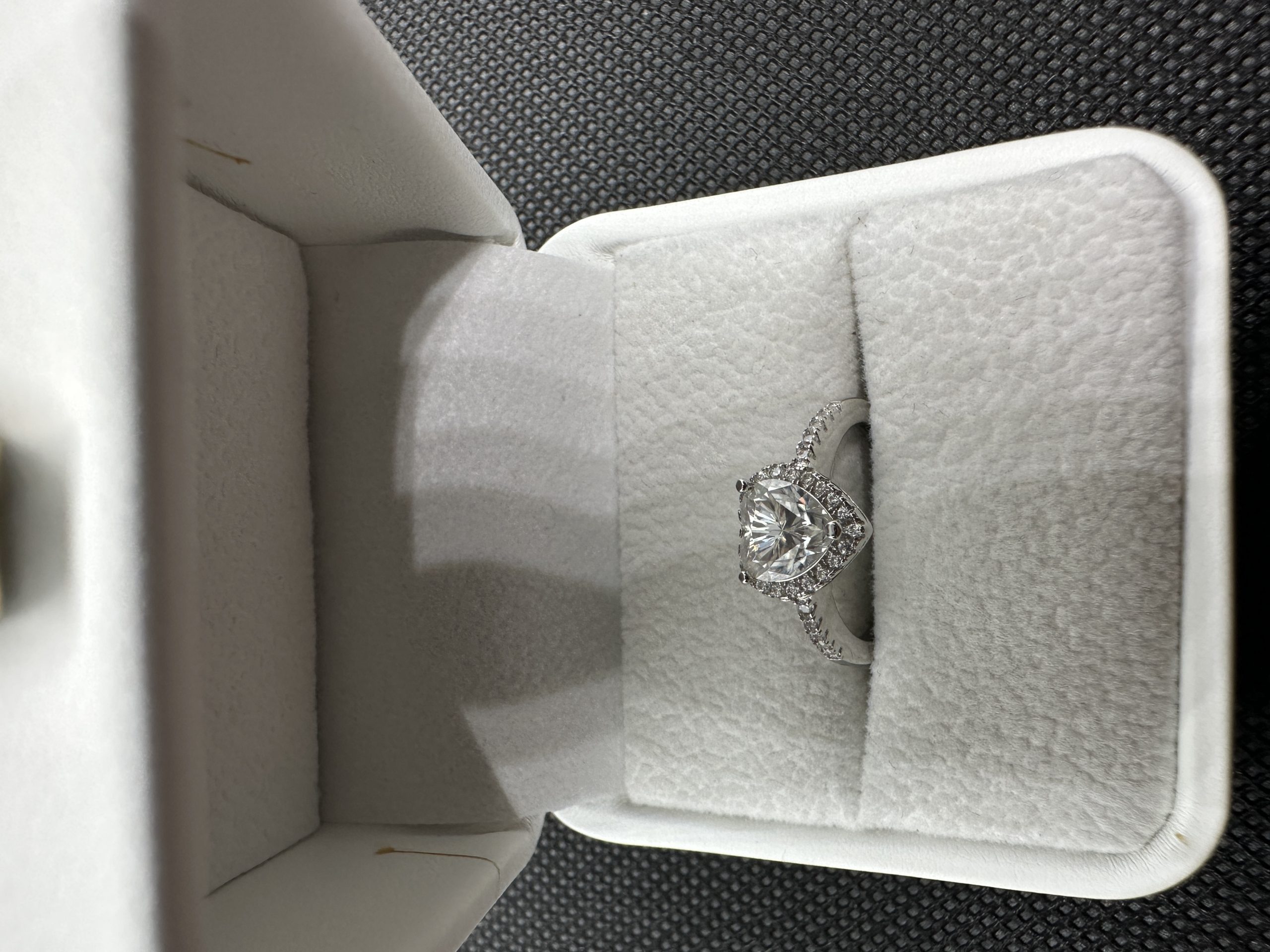 天然ダイヤモンド1.01ct Au750（つららのなみだ）