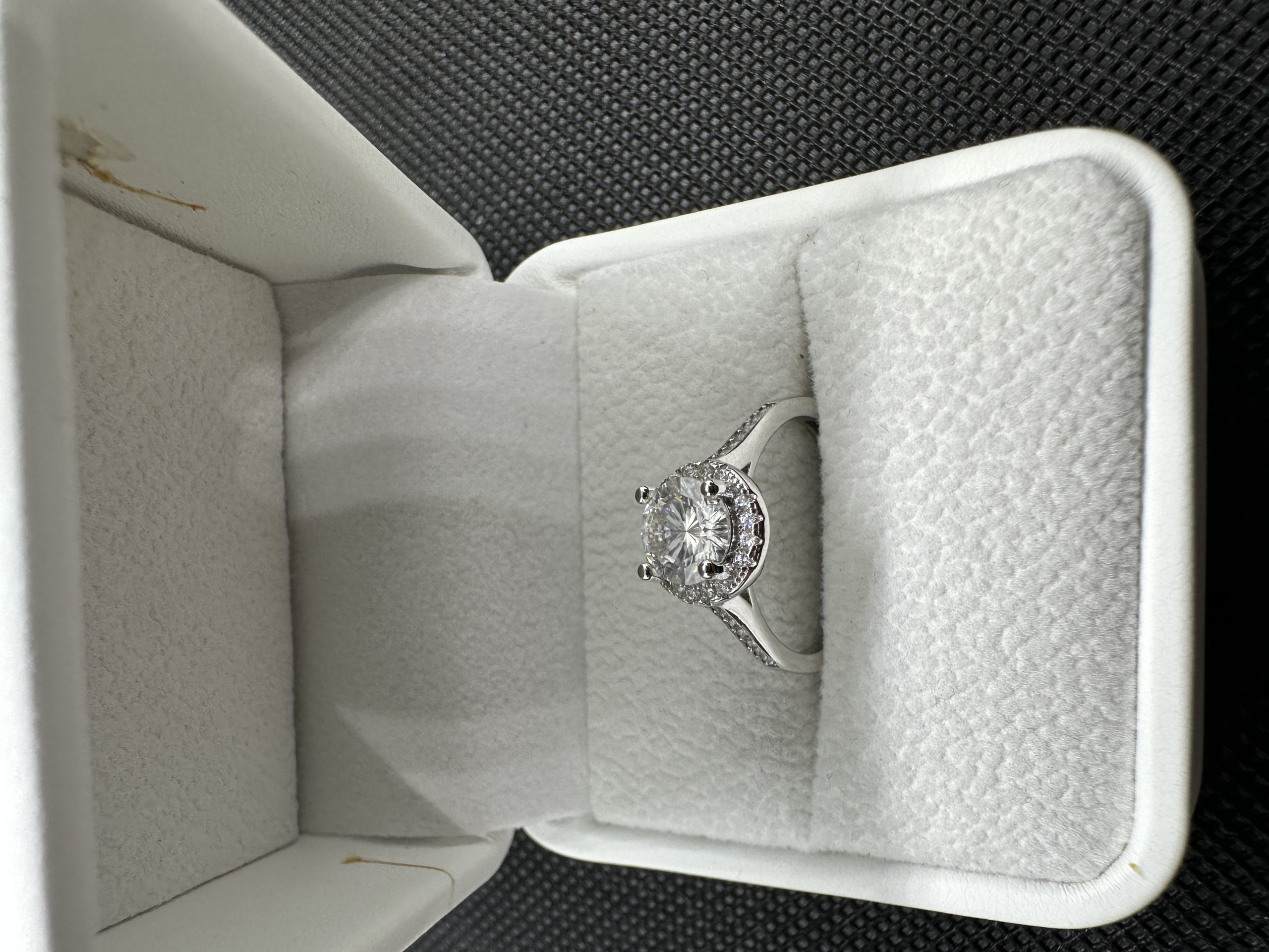 天然ダイヤモンド1.01ct Au750（あかねぐも）