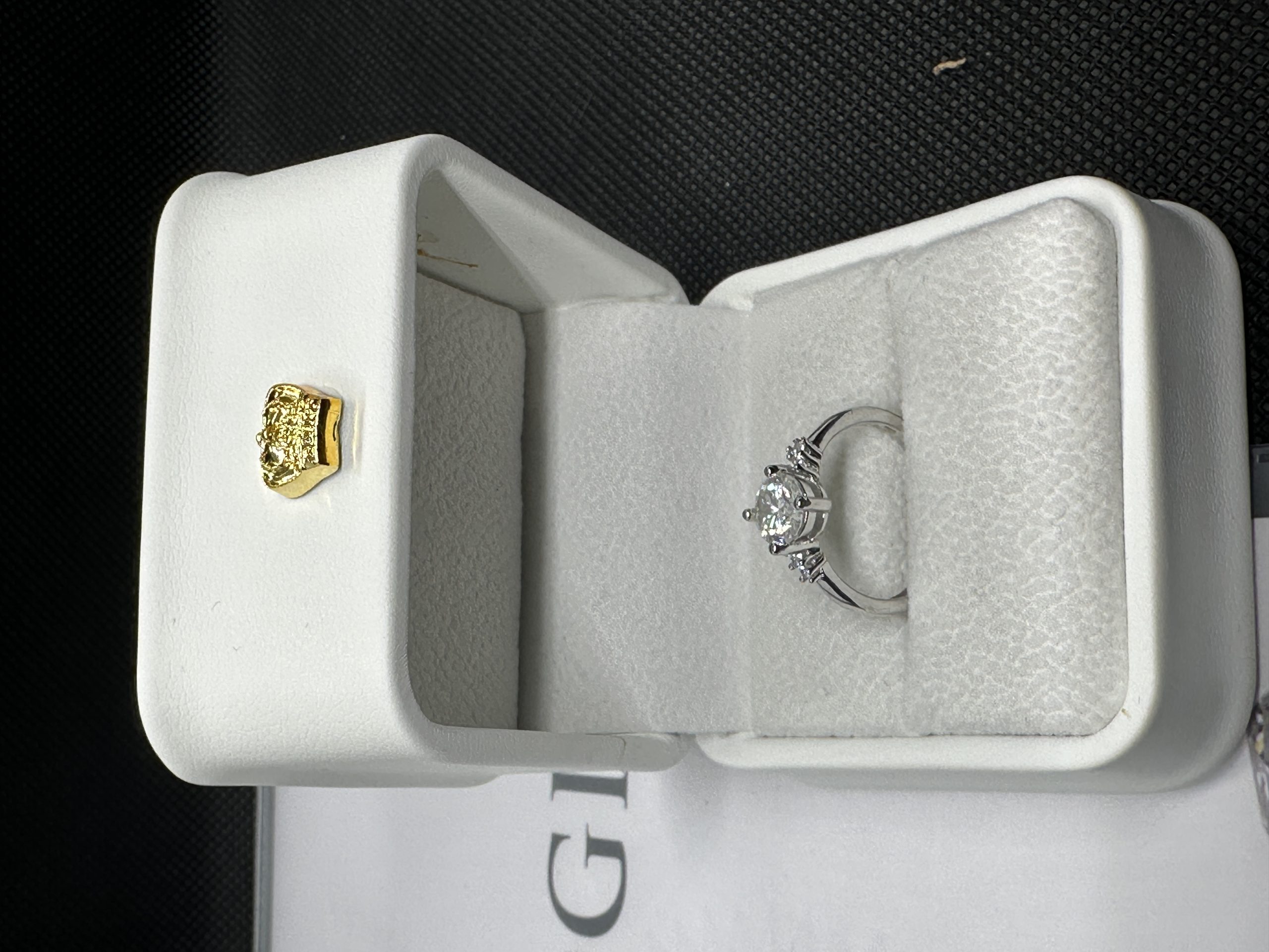 天然ダイヤモンド1.01ct Au750（せみしぐれ）