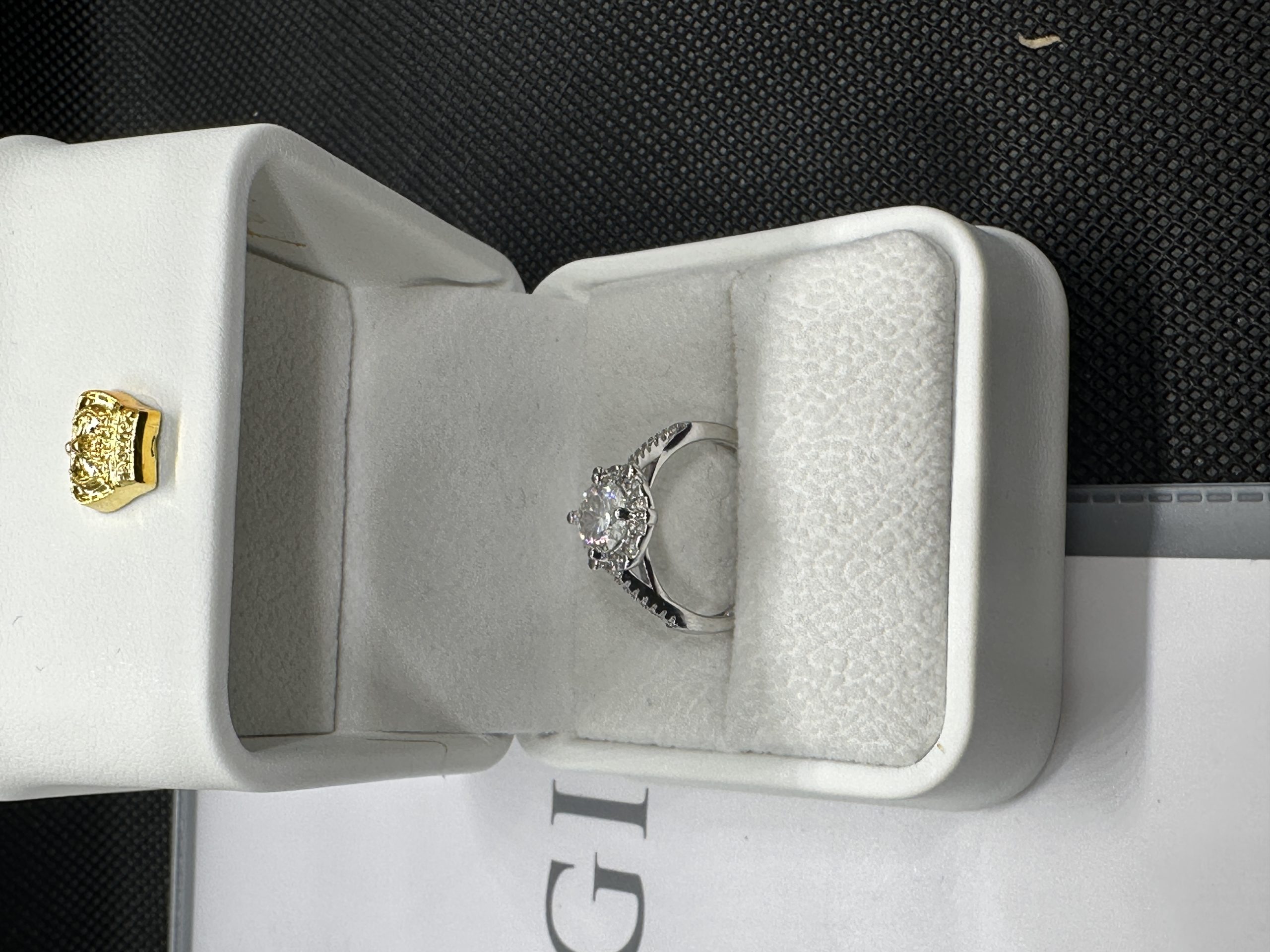 天然ダイヤモンド1.01ct Au750（あおかえで）